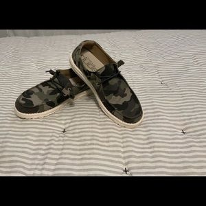 Hey Dude Wendy camouflage print; size 9